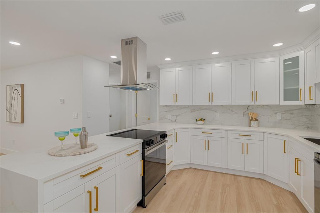 For Sale: $699,900 (4 beds, 2 baths, 1958 Square Feet)