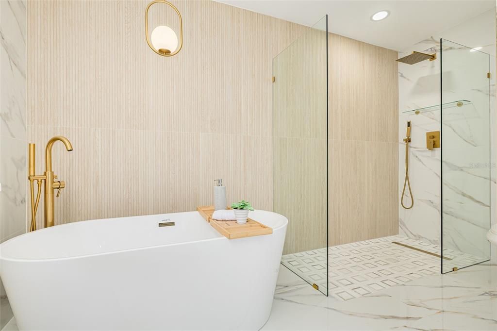 For Sale: $699,900 (4 beds, 2 baths, 1958 Square Feet)