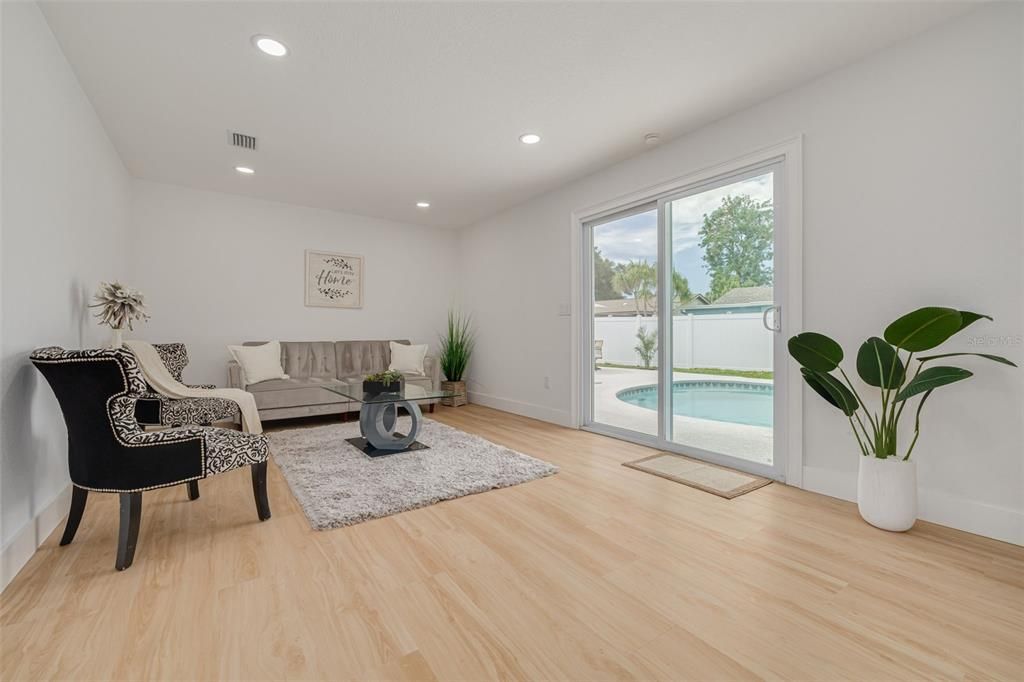 For Sale: $699,900 (4 beds, 2 baths, 1958 Square Feet)