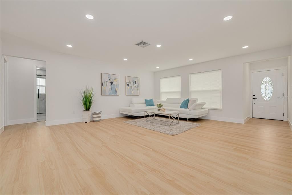 For Sale: $699,900 (4 beds, 2 baths, 1958 Square Feet)