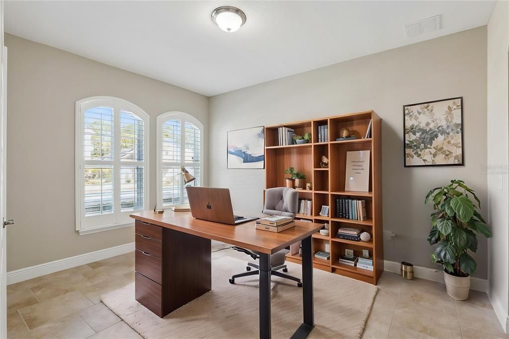 Activo con contrato: $650,000 (4 camas, 3 baños, 2744 Pies cuadrados)
