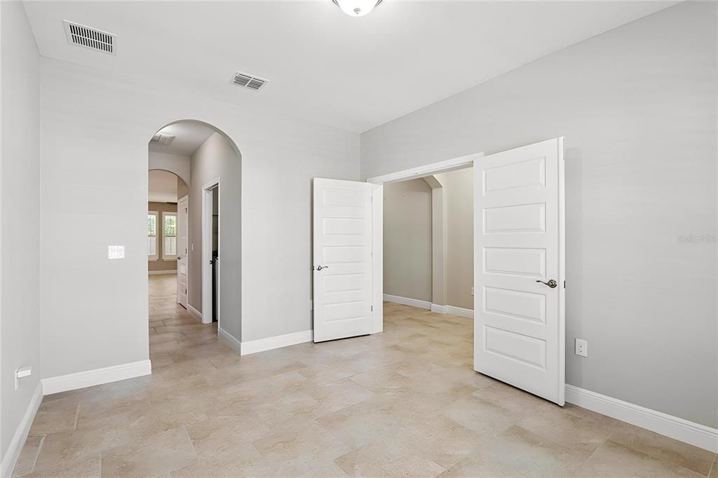 Activo con contrato: $650,000 (4 camas, 3 baños, 2744 Pies cuadrados)