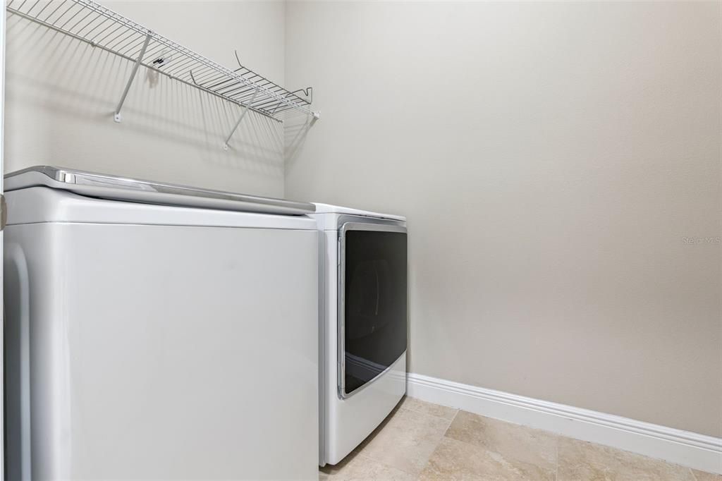 Activo con contrato: $650,000 (4 camas, 3 baños, 2744 Pies cuadrados)
