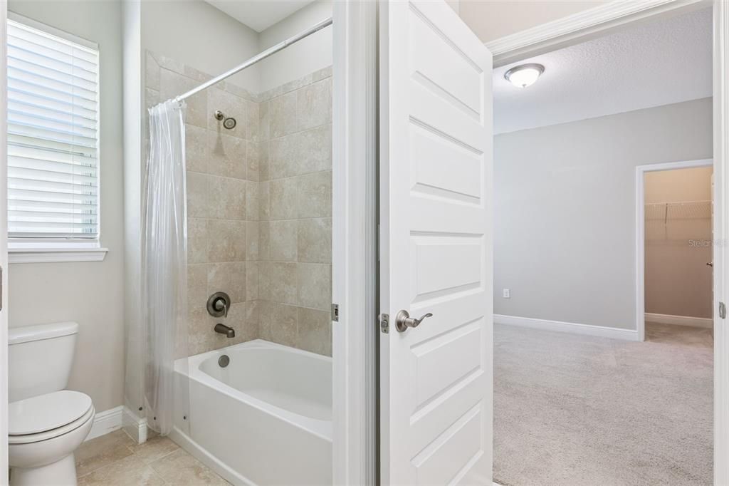 Activo con contrato: $650,000 (4 camas, 3 baños, 2744 Pies cuadrados)