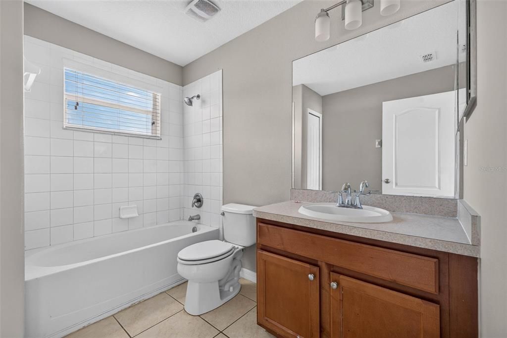 En Venta: $359,000 (5 camas, 2 baños, 2280 Pies cuadrados)