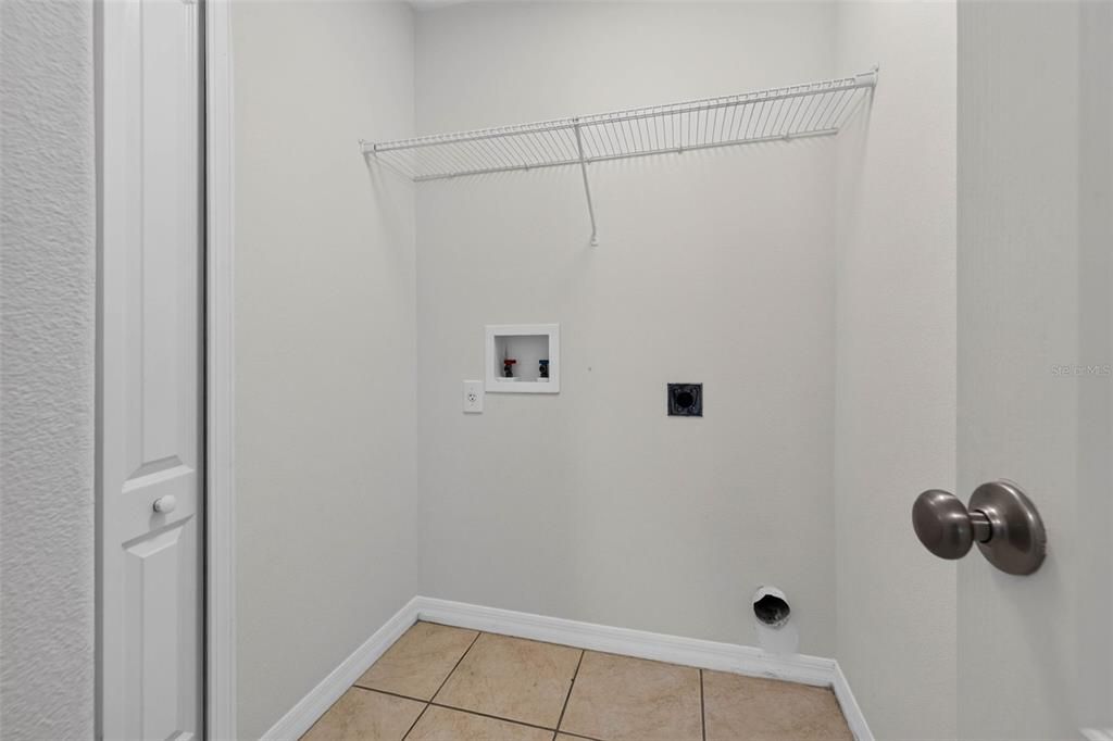 En Venta: $359,000 (5 camas, 2 baños, 2280 Pies cuadrados)