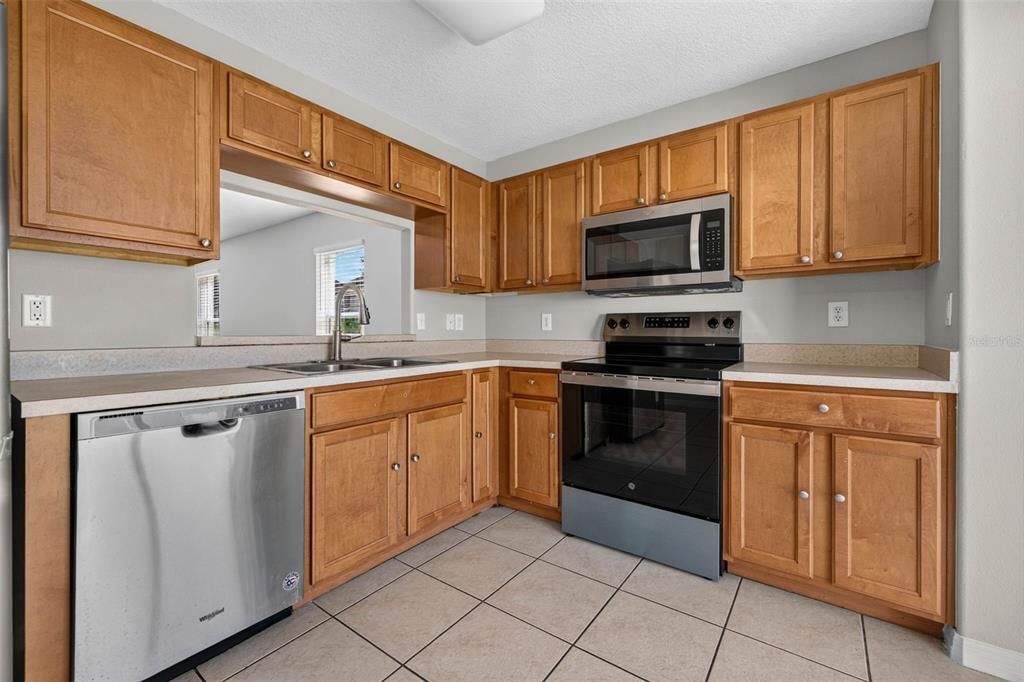 En Venta: $359,000 (5 camas, 2 baños, 2280 Pies cuadrados)