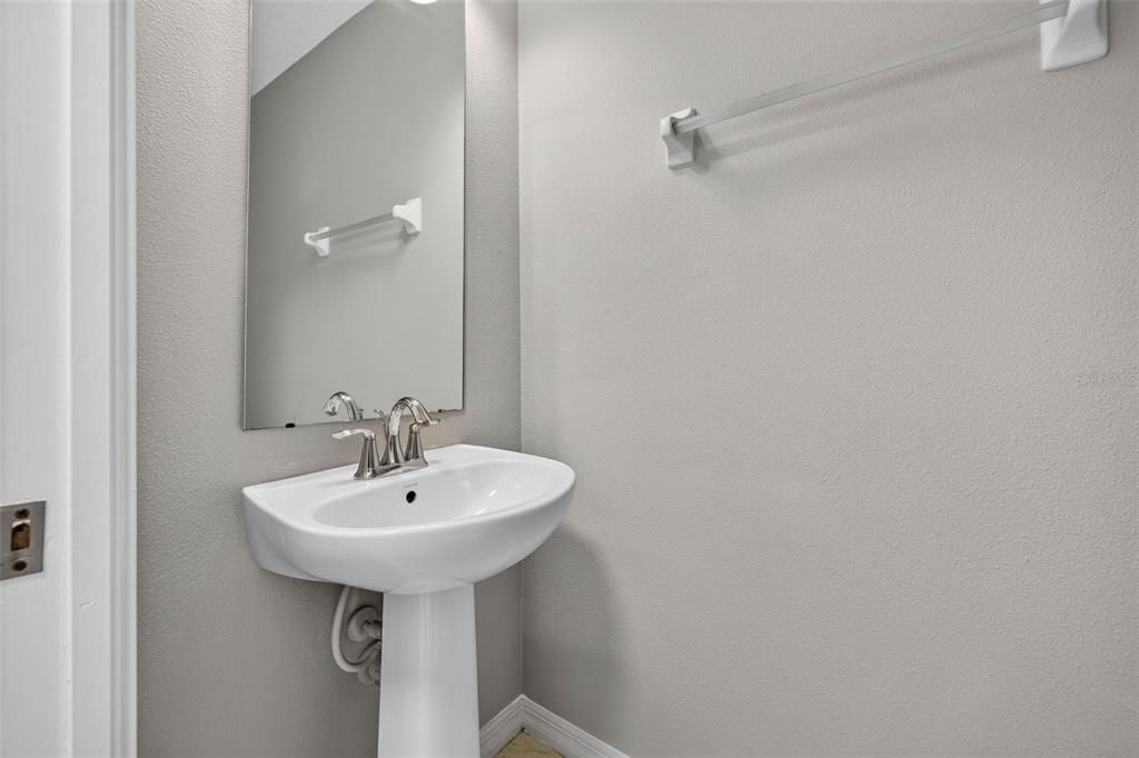 En Venta: $359,000 (5 camas, 2 baños, 2280 Pies cuadrados)