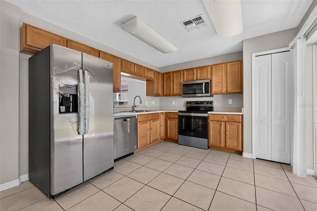 En Venta: $359,000 (5 camas, 2 baños, 2280 Pies cuadrados)