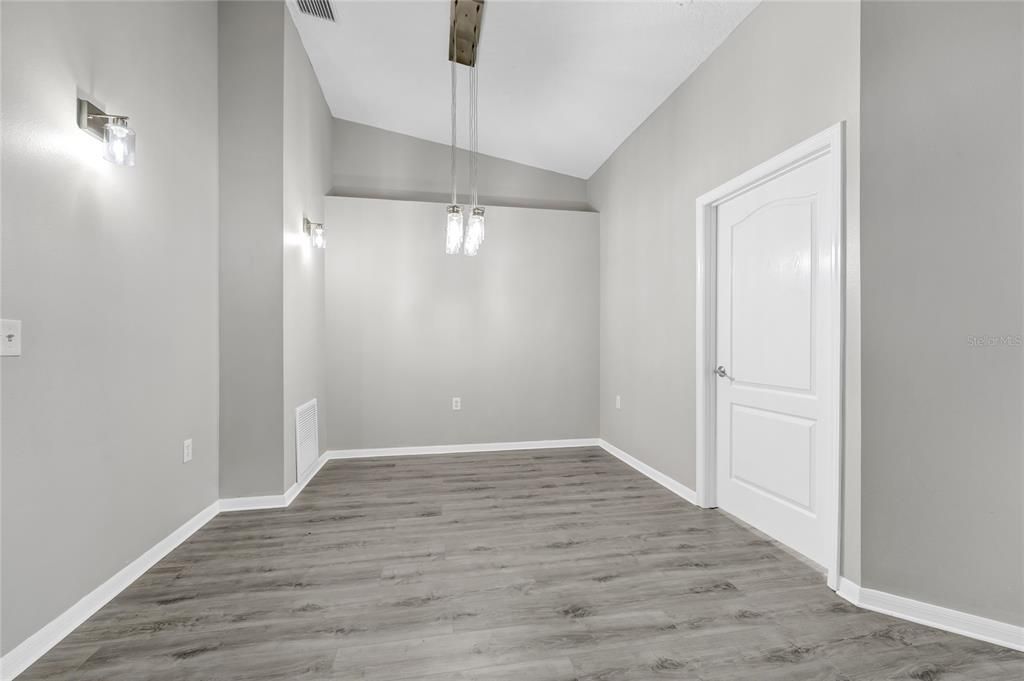 For Sale: $275,000 (2 beds, 2 baths, 1244 Square Feet)