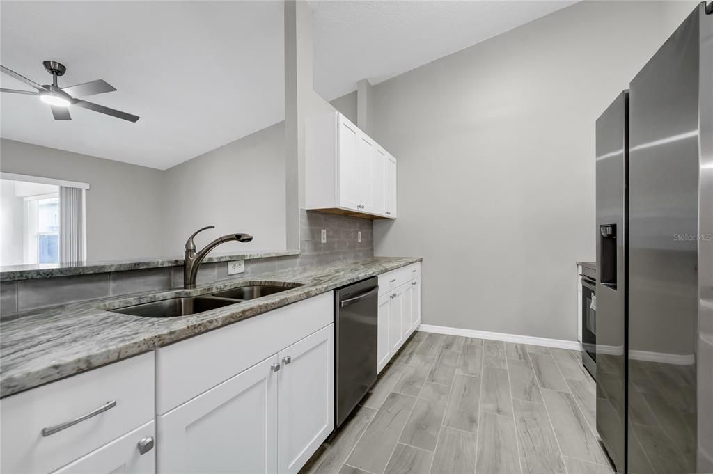 For Sale: $275,000 (2 beds, 2 baths, 1244 Square Feet)