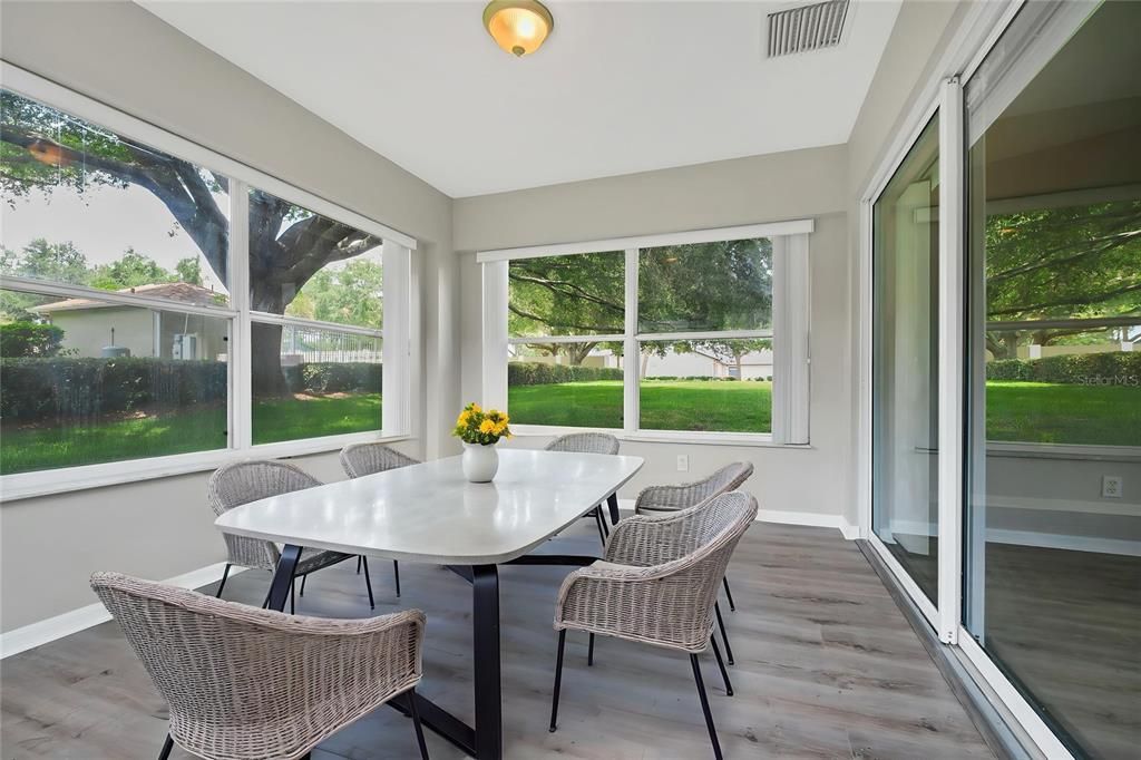 For Sale: $275,000 (2 beds, 2 baths, 1244 Square Feet)