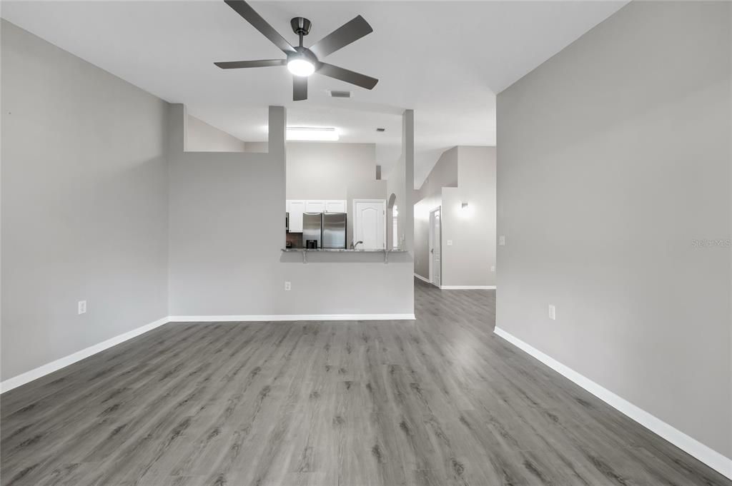 For Sale: $275,000 (2 beds, 2 baths, 1244 Square Feet)