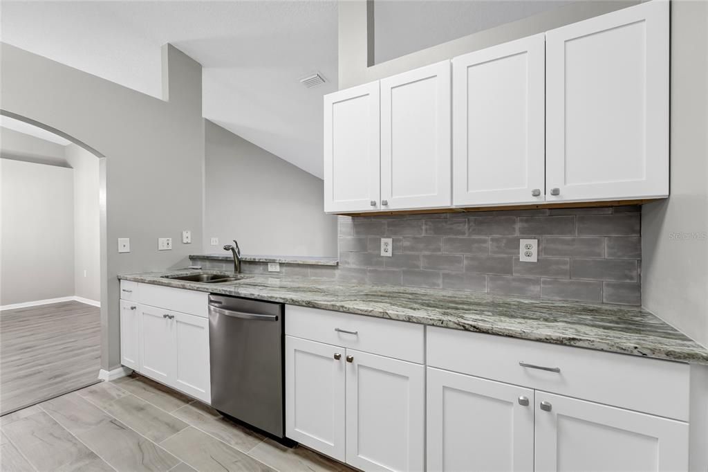 For Sale: $275,000 (2 beds, 2 baths, 1244 Square Feet)
