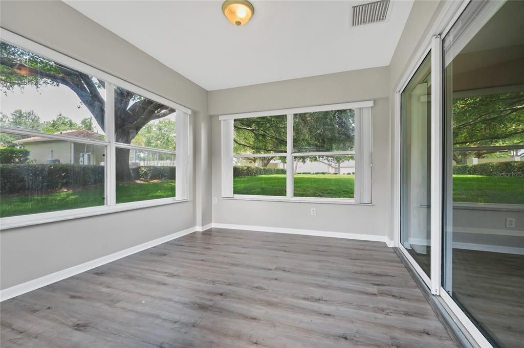 For Sale: $275,000 (2 beds, 2 baths, 1244 Square Feet)