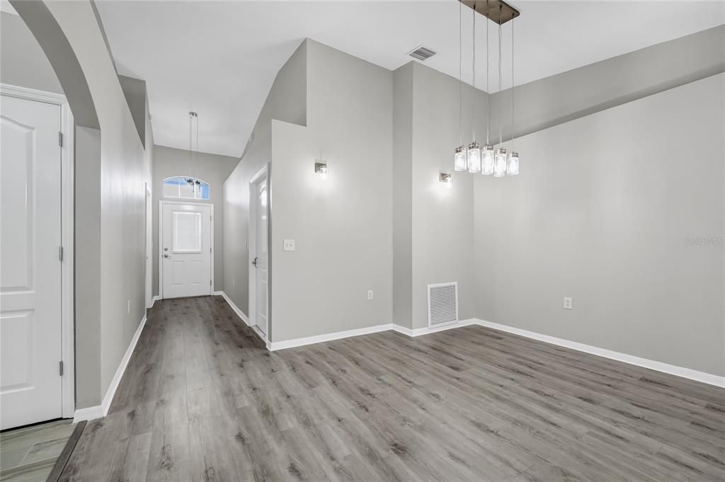 For Sale: $275,000 (2 beds, 2 baths, 1244 Square Feet)