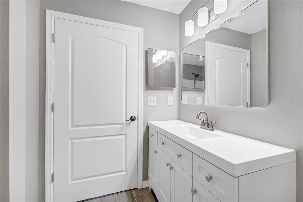 For Sale: $275,000 (2 beds, 2 baths, 1244 Square Feet)