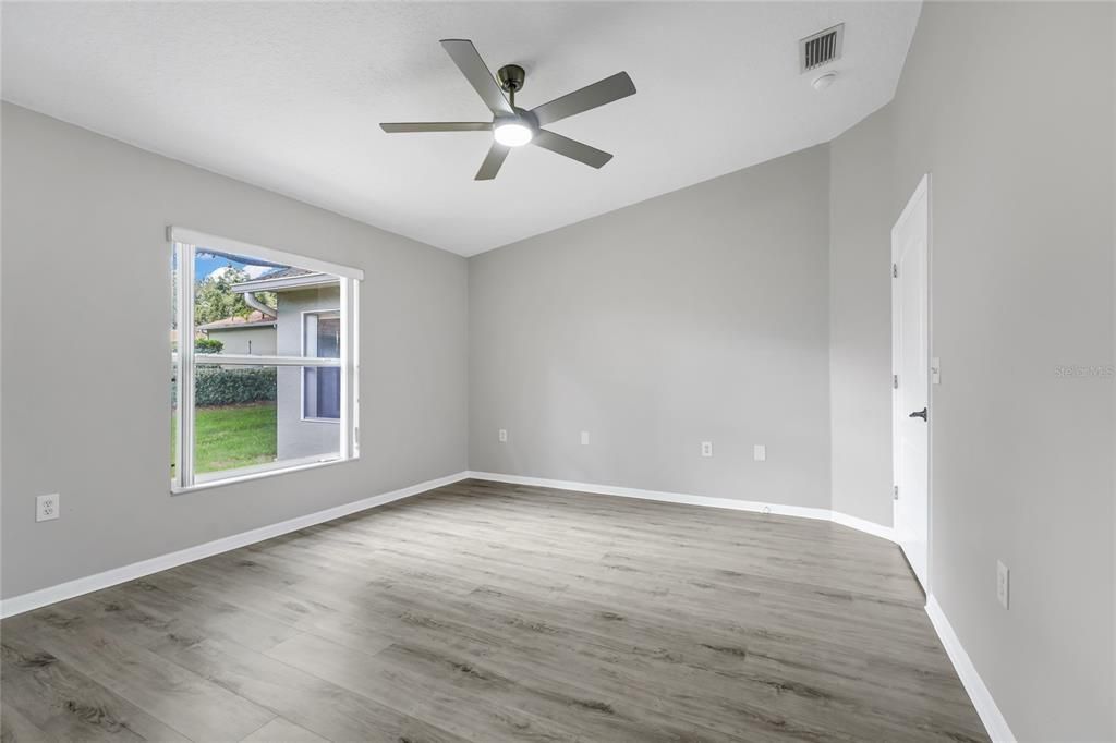 For Sale: $275,000 (2 beds, 2 baths, 1244 Square Feet)