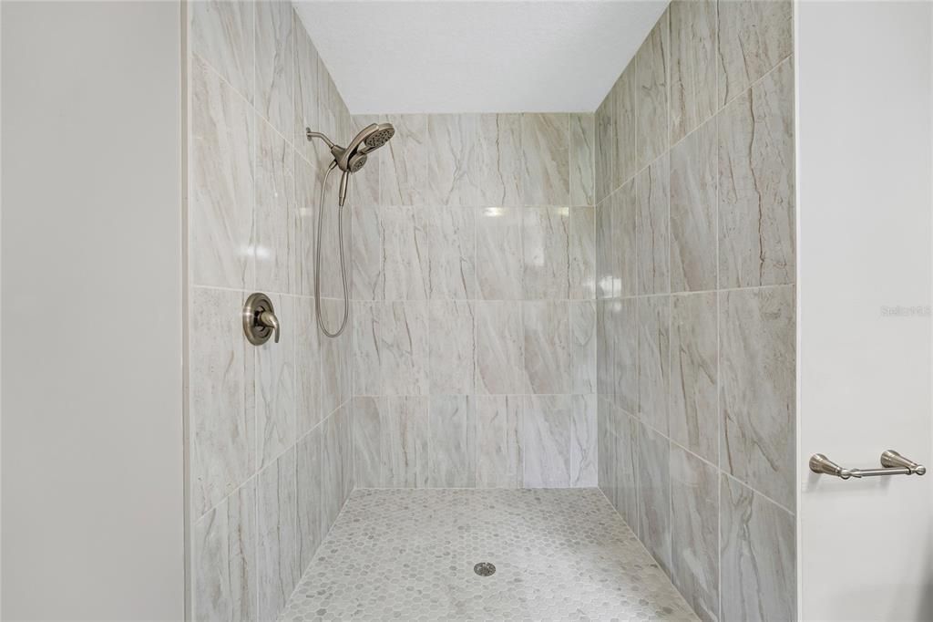 For Sale: $275,000 (2 beds, 2 baths, 1244 Square Feet)