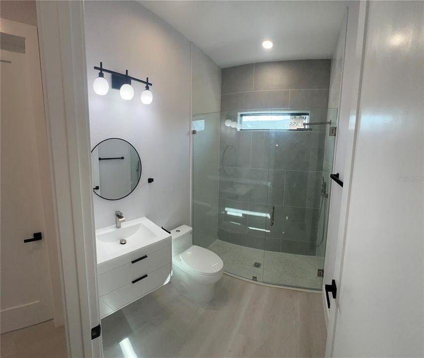 En Venta: $415,000 (4 camas, 2 baños, 1570 Pies cuadrados)
