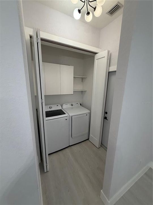 En Venta: $415,000 (4 camas, 2 baños, 1570 Pies cuadrados)