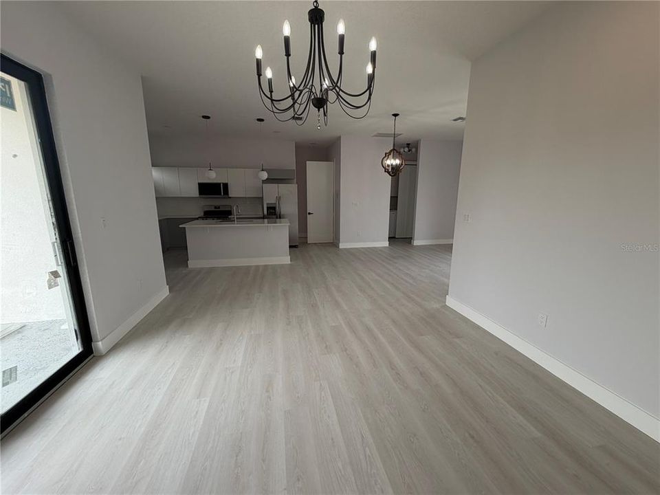 На продажу: $399,000 (4 спален, 2 ванн, 1570 Квадратных фут)