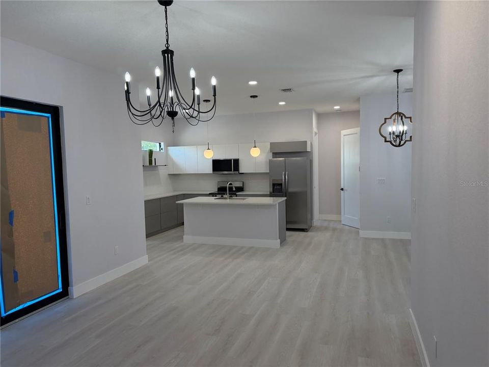 En Venta: $415,000 (4 camas, 2 baños, 1570 Pies cuadrados)