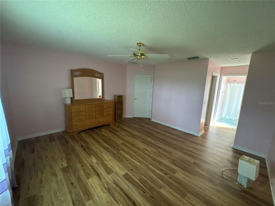 На продажу: $319,999 (2 спален, 2 ванн, 1148 Квадратных фут)