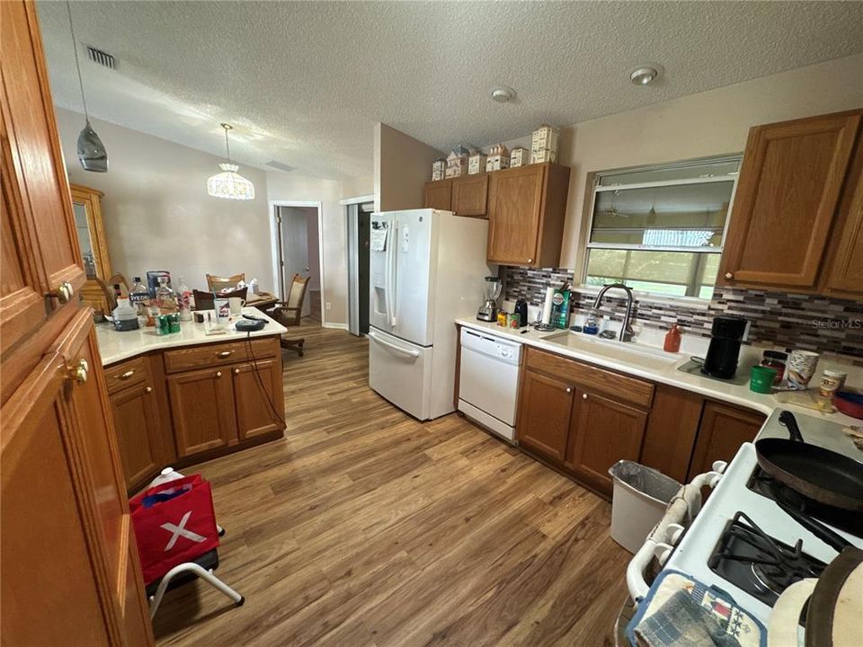 На продажу: $319,999 (2 спален, 2 ванн, 1148 Квадратных фут)