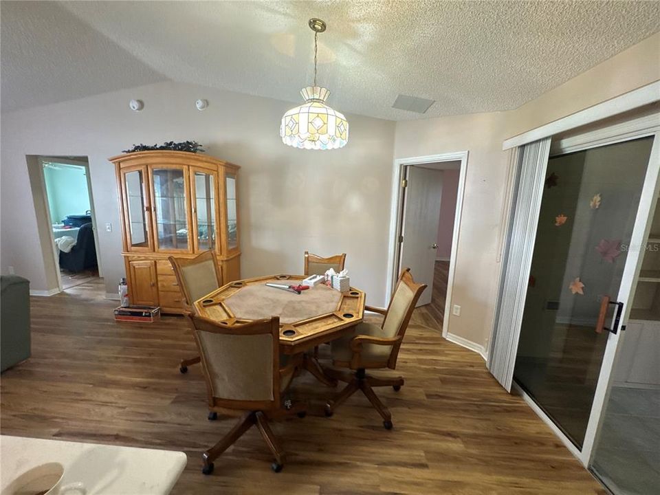 На продажу: $319,999 (2 спален, 2 ванн, 1148 Квадратных фут)