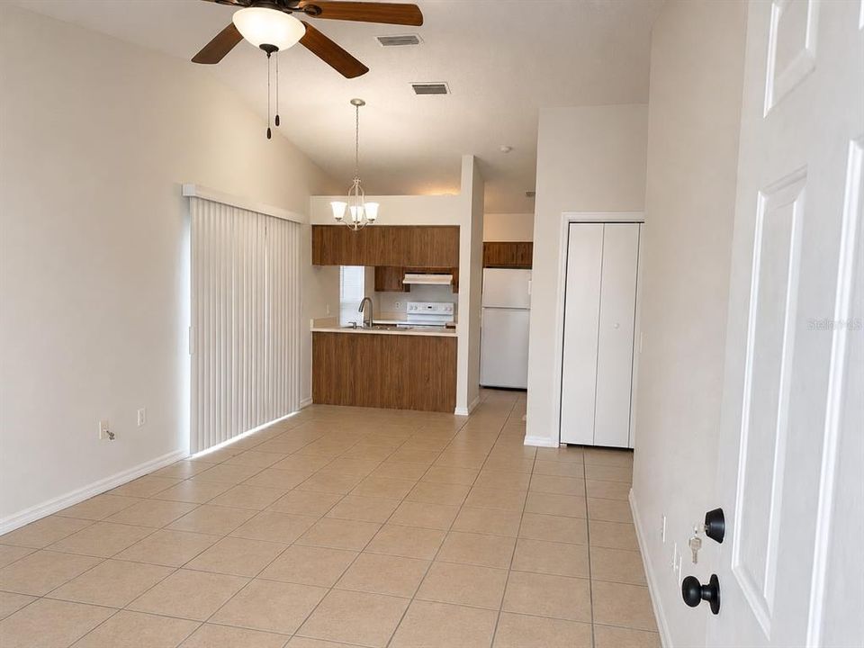 For Rent: $1,295 (2 beds, 2 baths, 868 Square Feet)