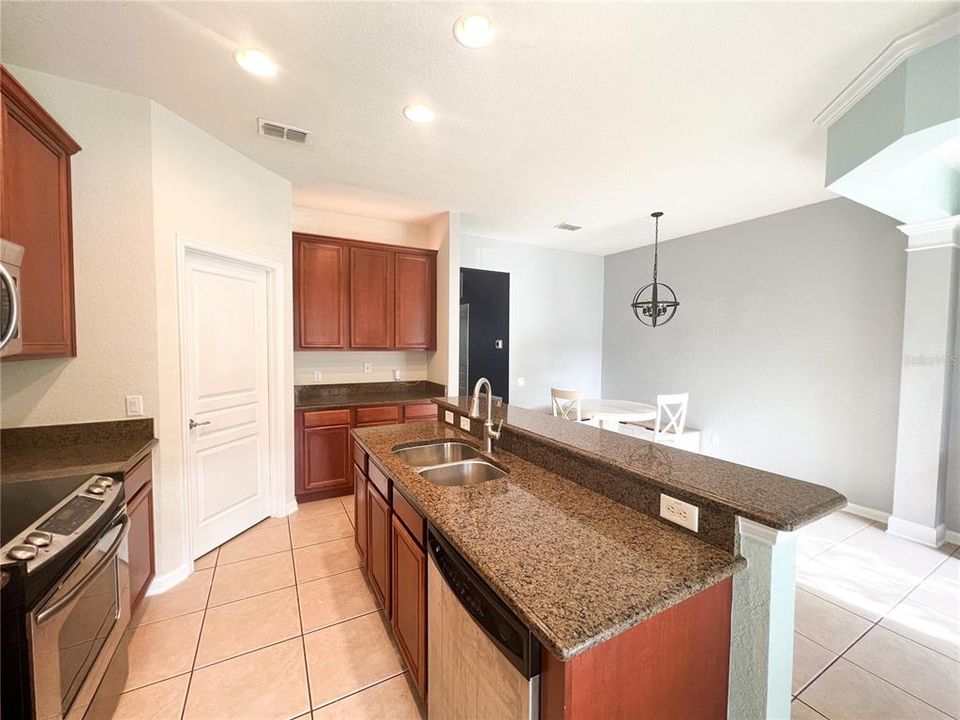For Rent: $2,700 (3 beds, 2 baths, 1644 Square Feet)