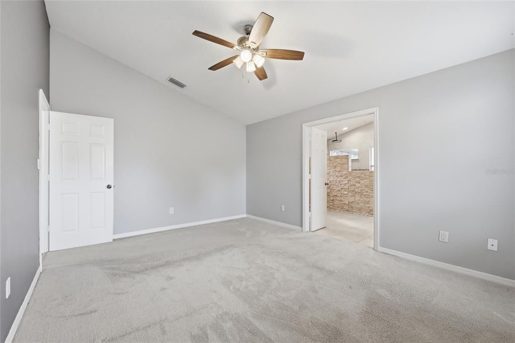 Activo con contrato: $539,000 (4 camas, 2 baños, 1944 Pies cuadrados)