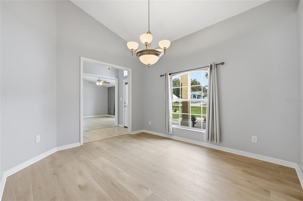 Activo con contrato: $539,000 (4 camas, 2 baños, 1944 Pies cuadrados)