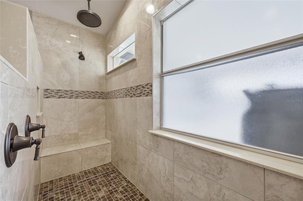 Activo con contrato: $539,000 (4 camas, 2 baños, 1944 Pies cuadrados)