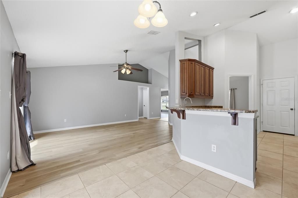 Activo con contrato: $539,000 (4 camas, 2 baños, 1944 Pies cuadrados)