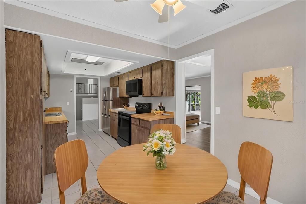 En Venta: $469,000 (5 camas, 2 baños, 2400 Pies cuadrados)