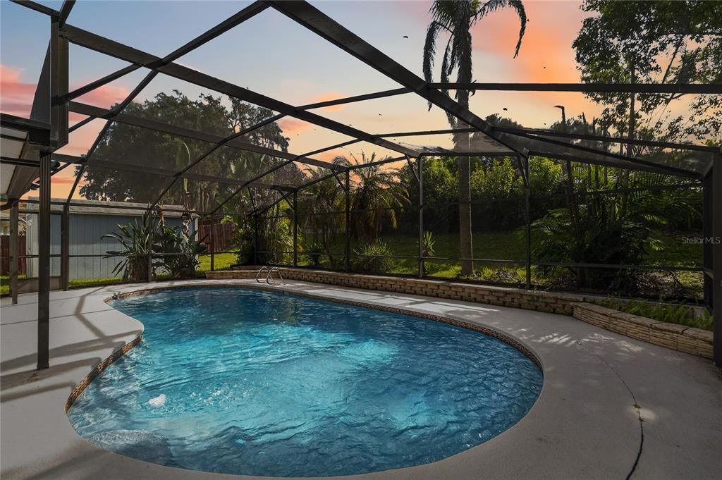 En Venta: $469,000 (5 camas, 2 baños, 2400 Pies cuadrados)