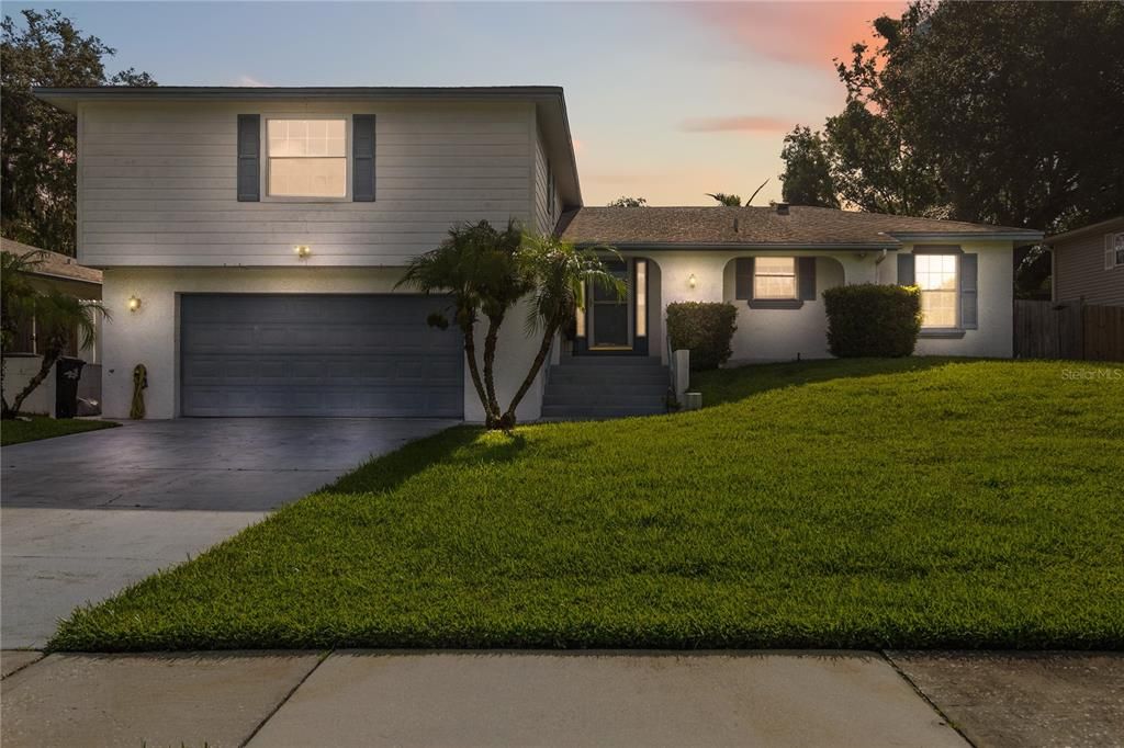 En Venta: $469,000 (5 camas, 2 baños, 2400 Pies cuadrados)