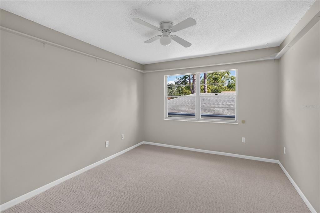 En Venta: $469,000 (5 camas, 2 baños, 2400 Pies cuadrados)