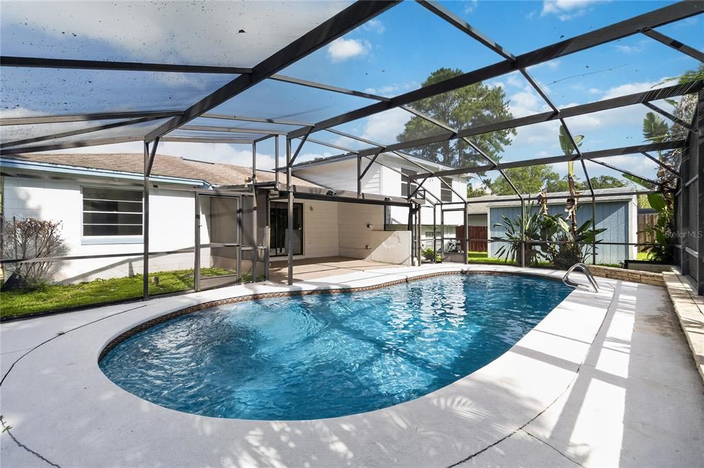 En Venta: $469,000 (5 camas, 2 baños, 2400 Pies cuadrados)
