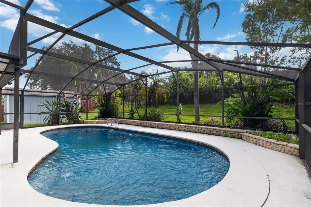 En Venta: $469,000 (5 camas, 2 baños, 2400 Pies cuadrados)