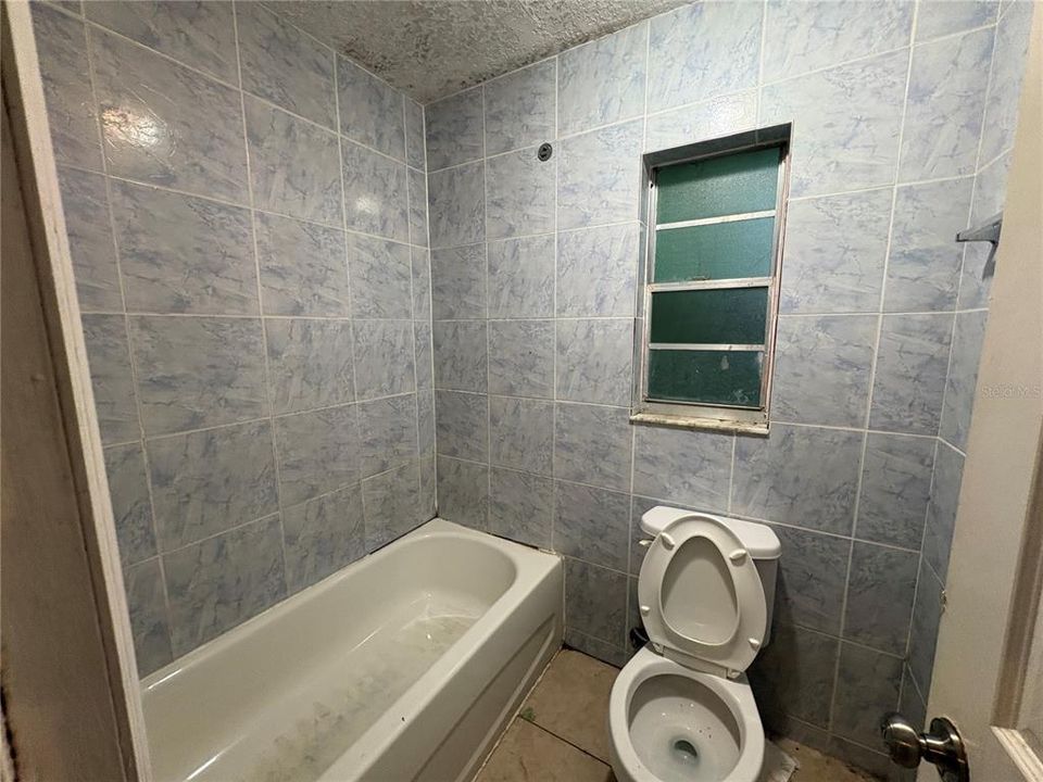 Activo con contrato: $189,900 (3 camas, 2 baños, 1316 Pies cuadrados)