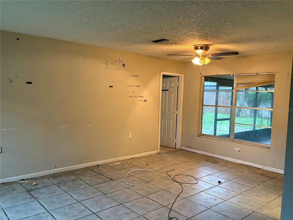 Activo con contrato: $189,900 (3 camas, 2 baños, 1316 Pies cuadrados)