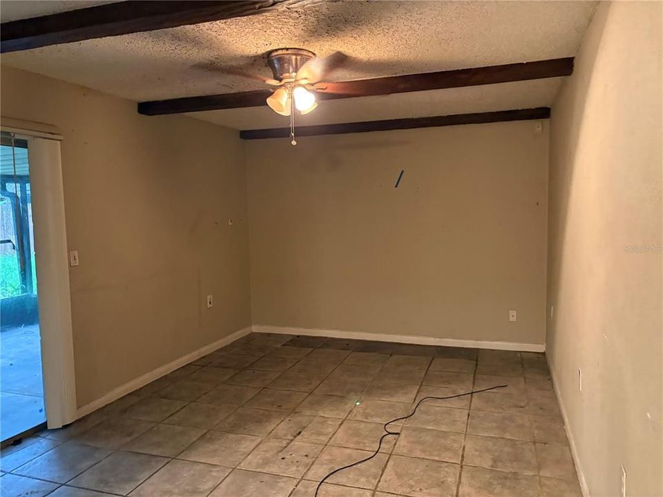 Activo con contrato: $189,900 (3 camas, 2 baños, 1316 Pies cuadrados)
