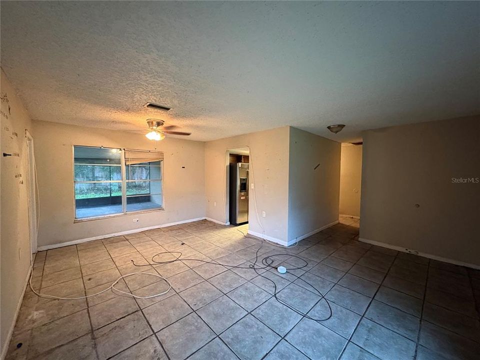 Activo con contrato: $189,900 (3 camas, 2 baños, 1316 Pies cuadrados)