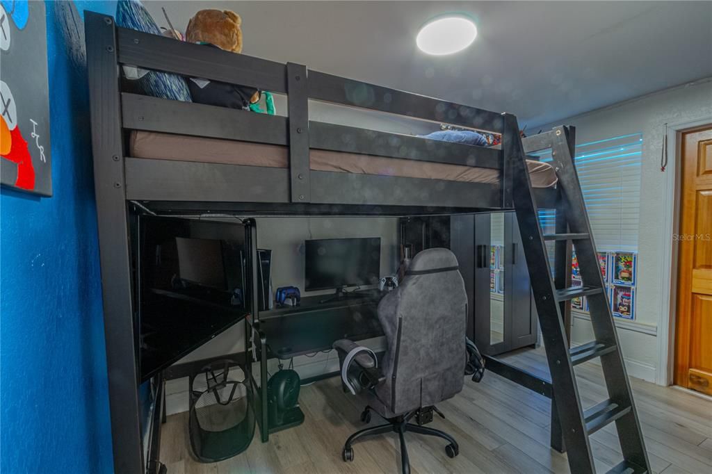 На продажу: $325,000 (4 спален, 2 ванн, 1104 Квадратных фут)
