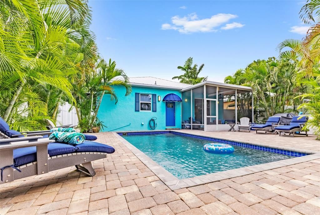 For Sale: $1,075,000 (6 beds, 4 baths, 2450 Square Feet)