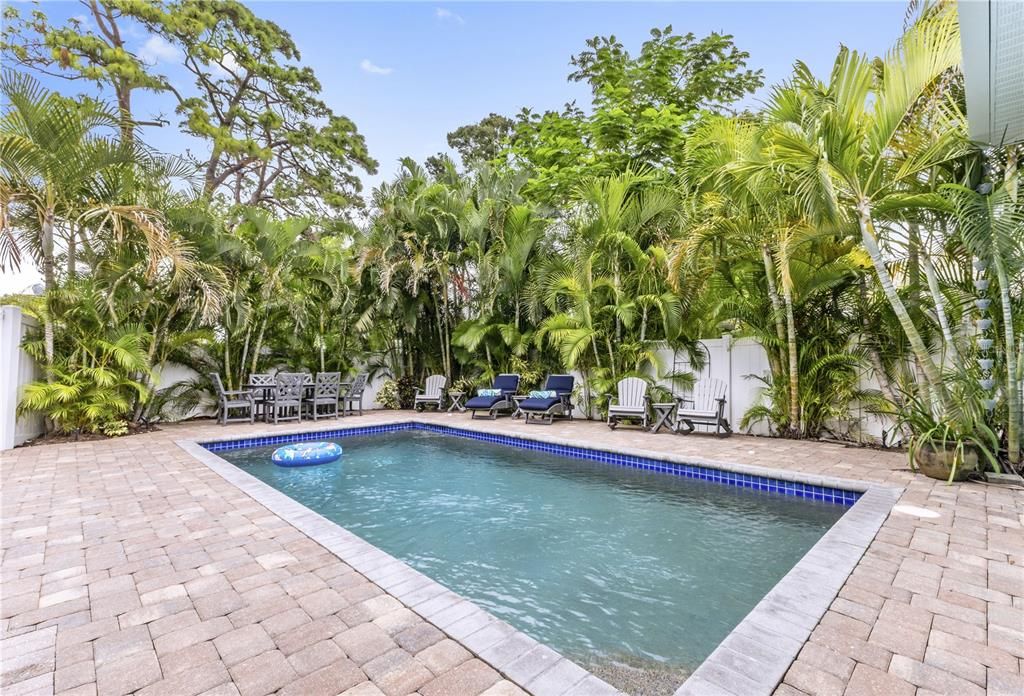 For Sale: $1,075,000 (6 beds, 4 baths, 2450 Square Feet)