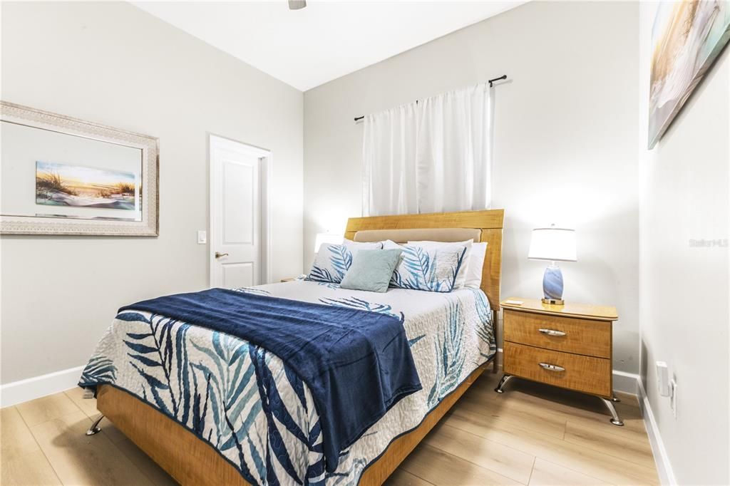 For Sale: $1,075,000 (6 beds, 4 baths, 2450 Square Feet)